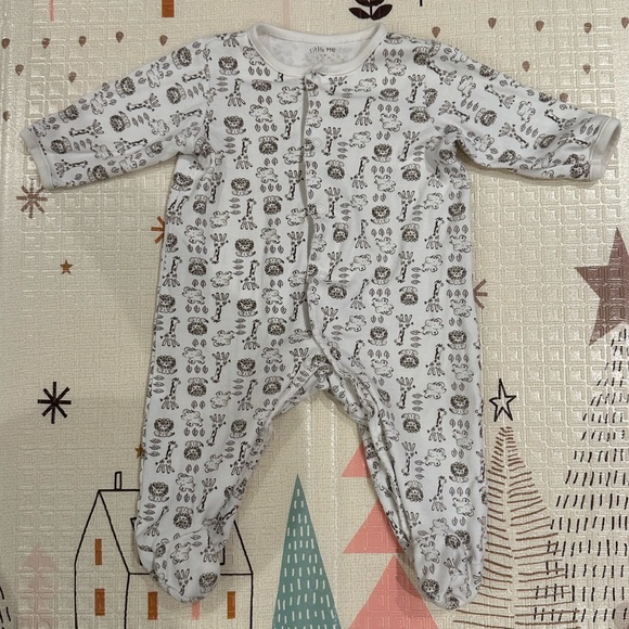 6 months Little Me Baby Girl Clothes onesies - Picture 6 of 7